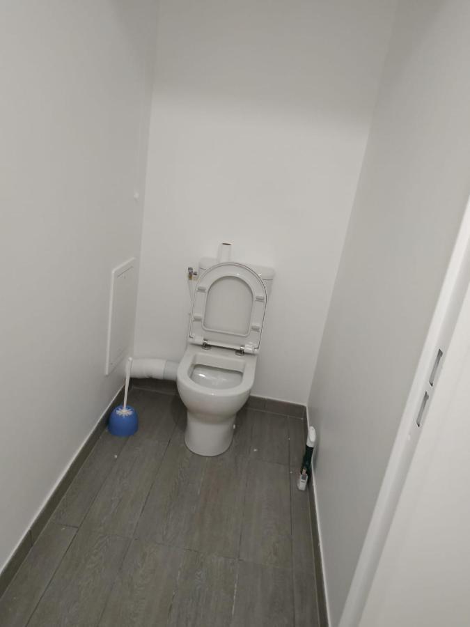 Chambre Privee Dans Un Nouvel Appartement Partage Pres De Paris Avec Parking Gratuit Chevilly-Larue Exteriér fotografie